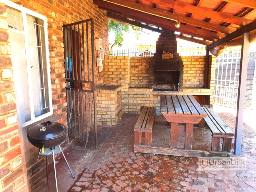 3 Bedroom Property for Sale in Safari Gardens North West